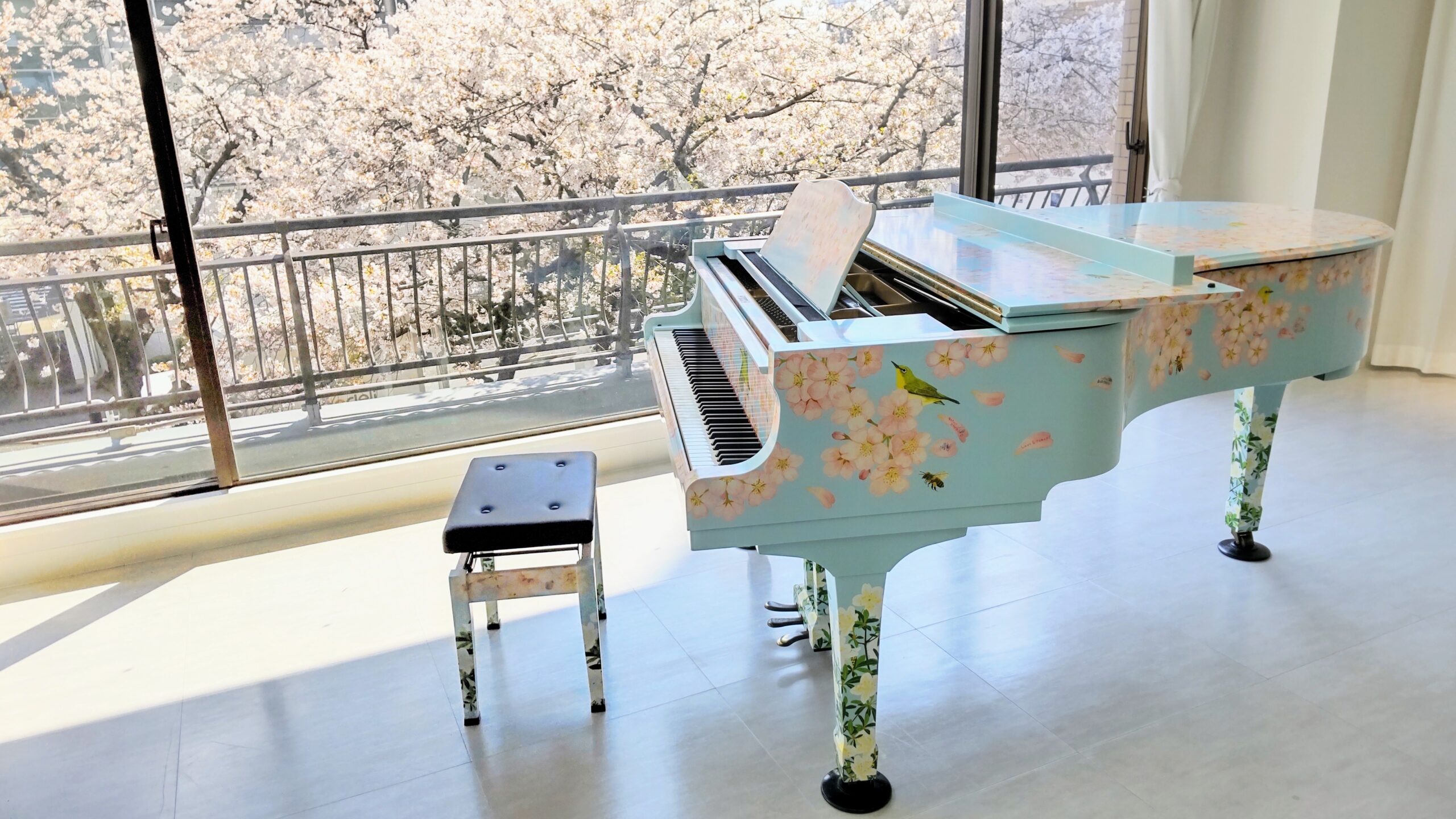 催事名	街なかピアノコンサート～花びらに込めた願いを音楽にのせて～のイメージ